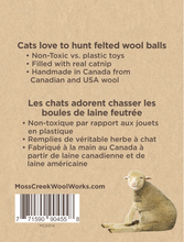 Charger l'image dans la galerie, 2 balles en laine infusées à l'herbe à chat | Jouet naturel pour chat | Cadeau écologique pour animaux