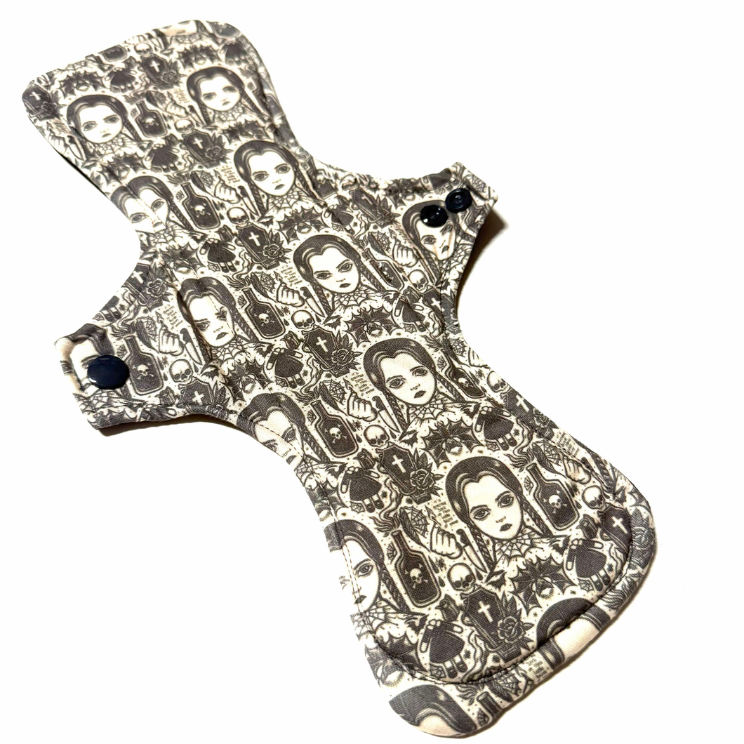 Serviette hygiénique lavable de nuit • Famille étrange