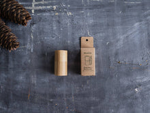 Charger l'image dans la galerie, Soie dentaire à l'amidon de maïs: Fil dentaire avec étui
