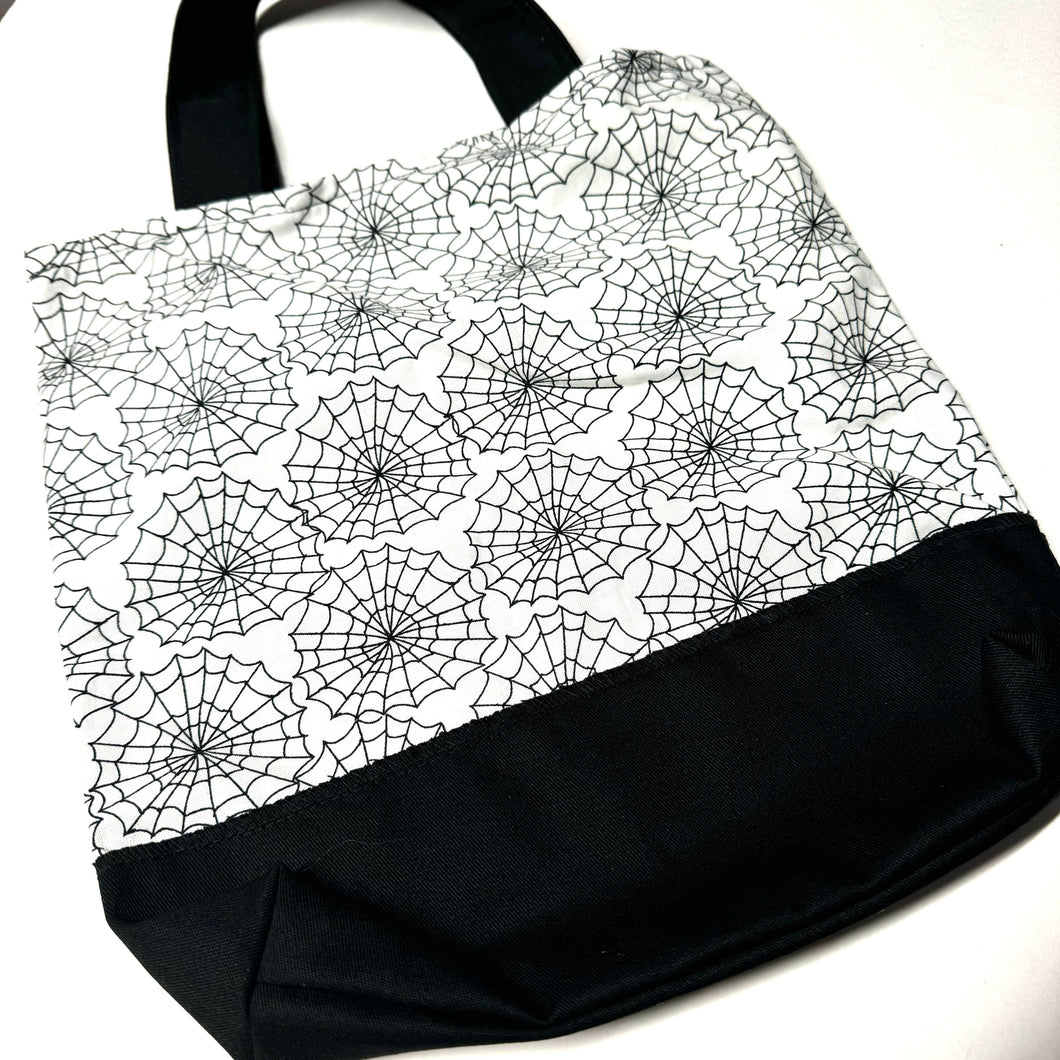 Sac de bonbons • Toile d'araignée