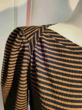 Charger l'image dans la galerie, Chandail brun noir • XS
