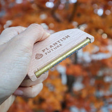Charger l'image dans la galerie, Éliminateur de peluches en bois
