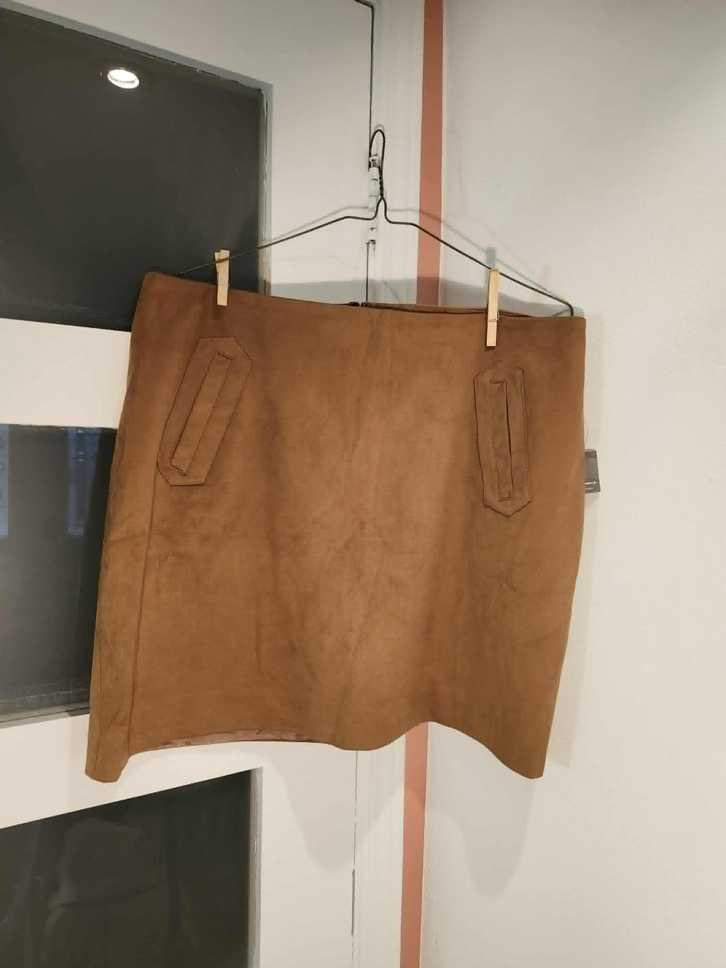 Jupe suède doublée neuve • 13 ans