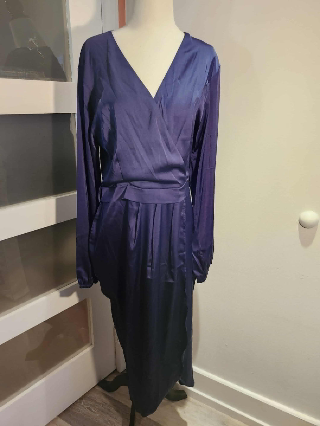 Robe longue bleue marine neuve